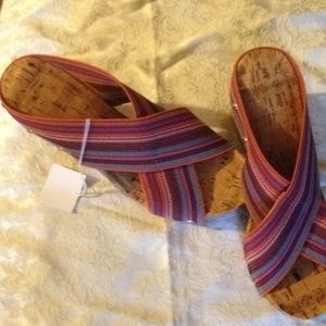 New but no box. Cork look wedge